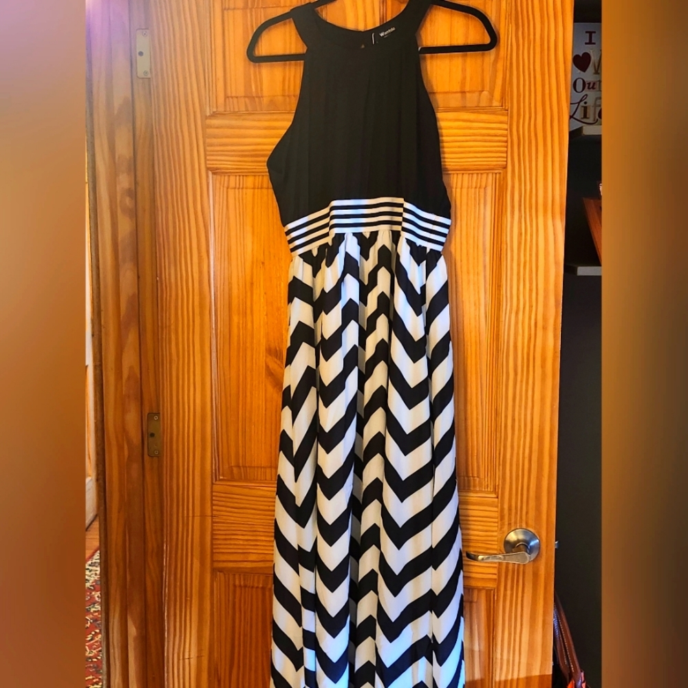 NWT Wantdo Black & White Floor Length Dress Size 18